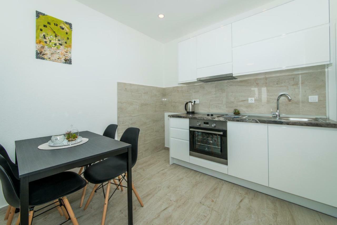 Apartmani Spiline - Mia Baška Voda Extérieur photo